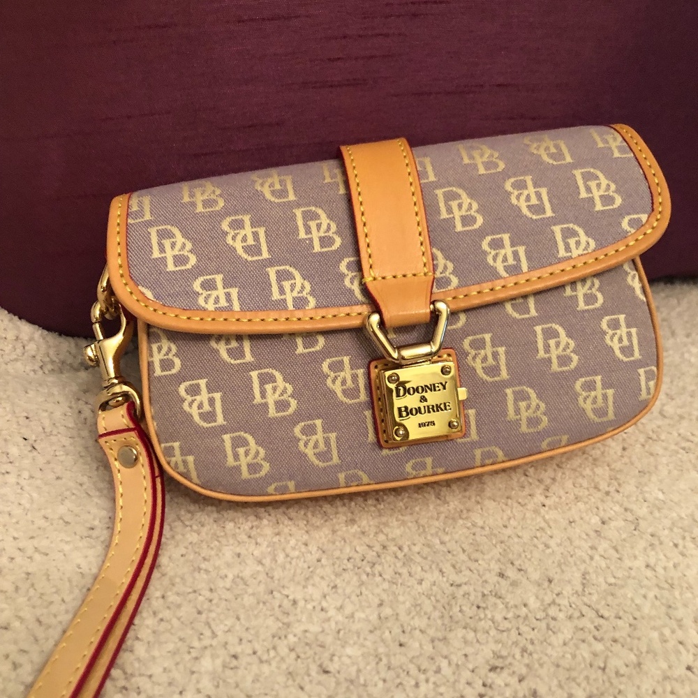 NEW! Dooney & Bourke wristlet